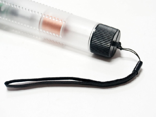 Nessuna mano della batteria che stringe illuminazione all'aperto impermeabile della torcia elettrica della dinamo LED