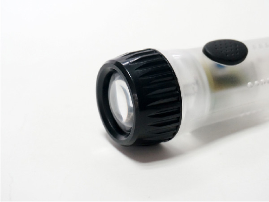 Nessuna mano della batteria che stringe illuminazione all'aperto impermeabile della torcia elettrica della dinamo LED