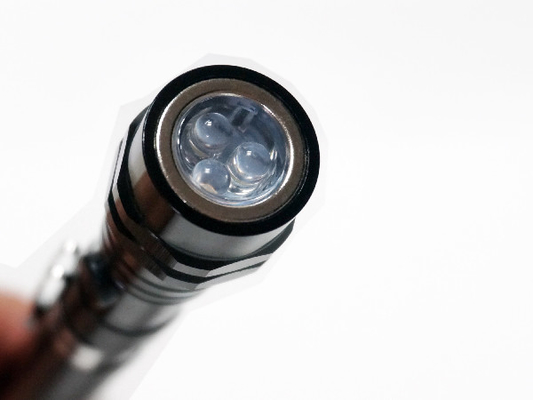 Colore personalizzabile di magnetismo LED della penna della torcia elettrica 22m di distanza allungabile del fascio