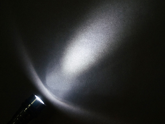 Colore personalizzabile di magnetismo LED della penna della torcia elettrica 22m di distanza allungabile del fascio