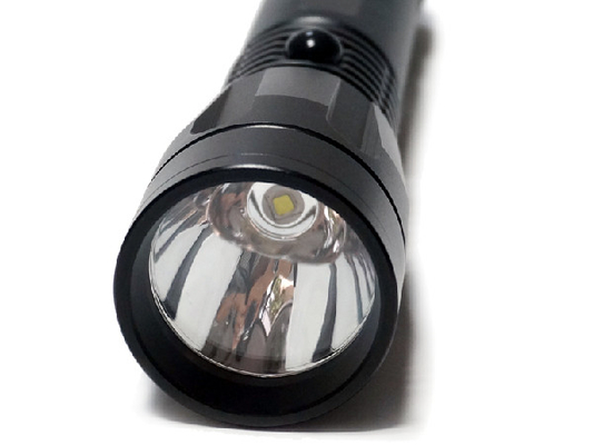 Alto potere di campeggio tattico della torcia elettrica del CREE LED con 6 * batteria a secco del AAA