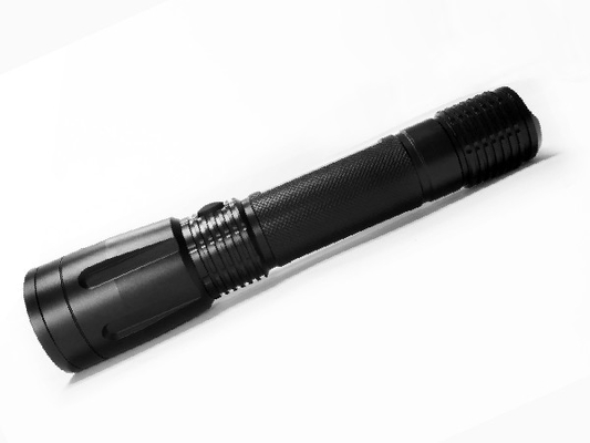 Il colore nero 500 lumi ha condotto la torcia elettrica, una torcia elettrica principale militare da 6 watt