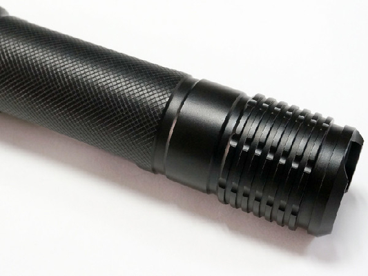 Il colore nero 500 lumi ha condotto la torcia elettrica, una torcia elettrica principale militare da 6 watt
