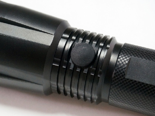 Il colore nero 500 lumi ha condotto la torcia elettrica, una torcia elettrica principale militare da 6 watt