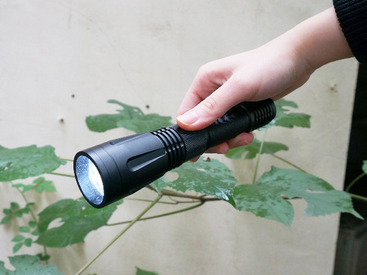 Autodifesa tattica 6400K LED della torcia elettrica ricaricabile di 18650 batterie