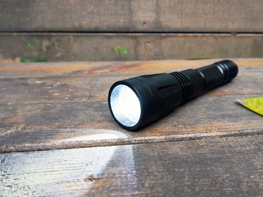 IPX7 impermeabilizzano la torcia elettrica principale con la batteria ricaricabile 6W potenza di uscita