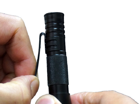 Distanza impermeabile del fascio di alta luminosità 46m di colore della torcia elettrica nera del Aaa Keychain
