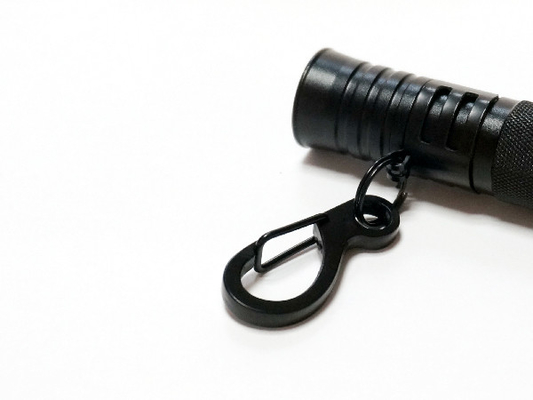 Piccolo colore nero materiale all'aperto luminoso della lega di alluminio di Keychain della torcia elettrica del LED