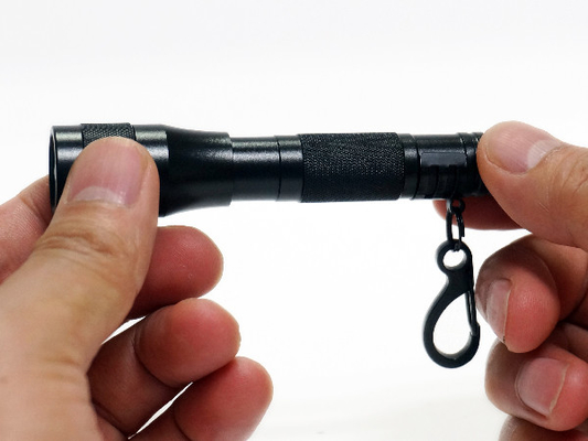 Adatti la torcia elettrica 35lm IP44 di abitudine il LED Keychain che valuta 0.6W uscita massima