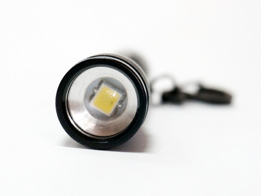 Distanza del fascio della torcia elettrica 40m della torcia LED Keychain della mano della lega di alluminio
