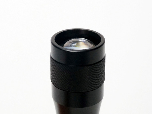 Torcia elettrica calda di bianco LED Keychain del mini zoom con 1 * batteria a secco del AAA