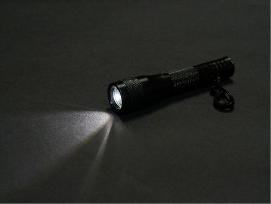 Torcia elettrica calda di bianco LED Keychain del mini zoom con 1 * batteria a secco del AAA