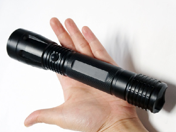 Impiegati principali resistenti di colore della torcia elettrica 6400K del Cree T6 da 500 lumi per cercare