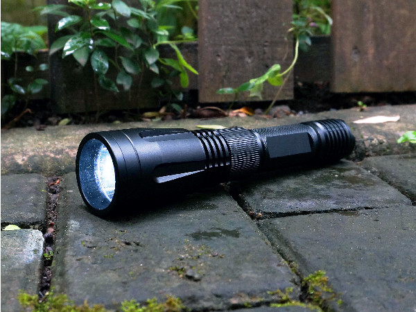 Colore militare ricaricabile del nero del grado della torcia elettrica IPX7 dell'autodifesa LED