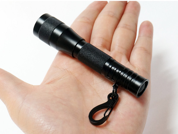 Piccolo colore nero materiale all'aperto luminoso della lega di alluminio di Keychain della torcia elettrica del LED